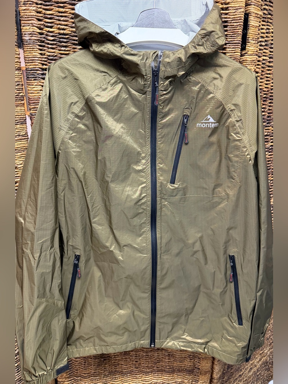 Montem Men’s‎ Lightweight Hooded Windbreaker- Size: XLarge